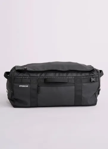 Sportinis-krepsys-Ippon-Gear-2-in-1-pagrindinis Erdvus sportinis krepšys Ippon Gear 2-in-1, pagamintas iš aukščiausios kokybės PU ir poliesterio.