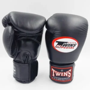 Aukščiausios klasės natūralios odos bokso pirštinės Twins Special BG-N Muay Thai ir kikbokso treniruotėms.
