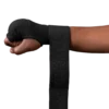 Gelinės pirštinės vietoj bokso bintų Hayabusa Quick Wraps su ilgais riešo raiščiais.