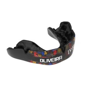 Oficiali dantų apsauga UFC x OPRO Charles Oliveira su unikalia Instant Custom-Fit technologija.