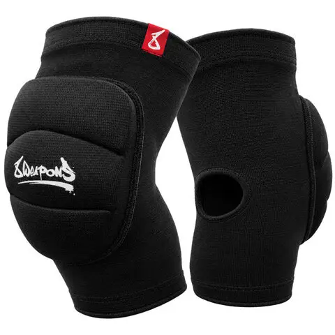 Juodos spalvos kelių apsaugos 8 WEAPONS Unlimited, skirtos profesionalioms Muay Thai, MMA ir greaplingo treniruotėms.